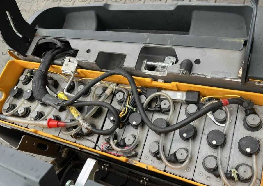Jungheinrich EZS350 - Tow tractor: picture 5 Jungheinrich EZS350 - Tow tractor: picture 5