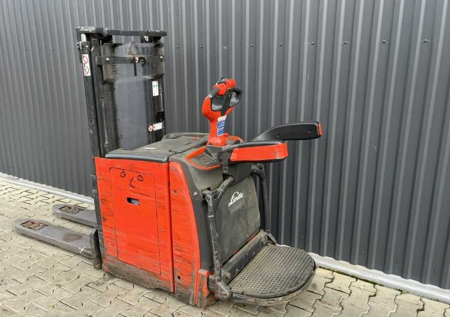 Linde D10AP - Stacker: picture 3 Linde D10AP - Stacker: picture 3