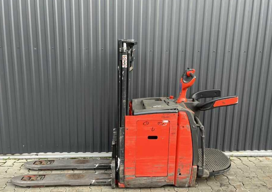 Linde D10AP - Stacker: picture 2 Linde D10AP - Stacker: picture 2
