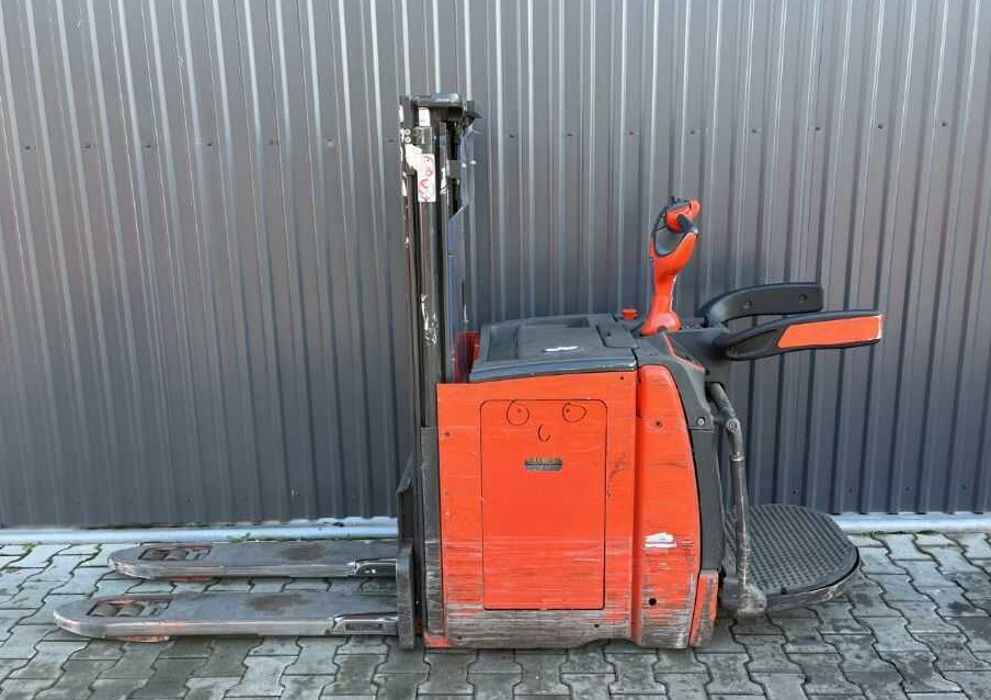 Linde D10AP - Stacker: picture 2 Linde D10AP - Stacker: picture 2