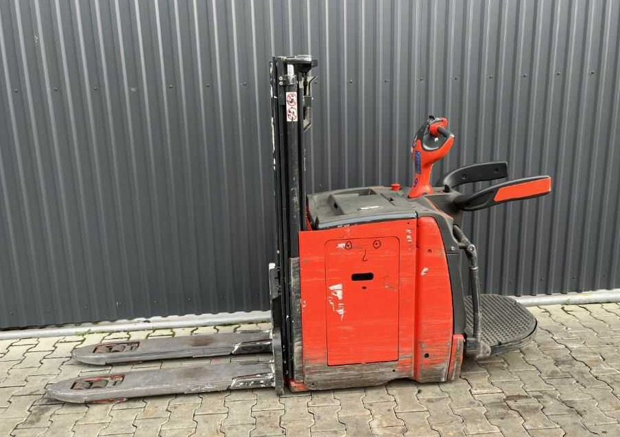 Linde D10AP - Stacker: picture 2 Linde D10AP - Stacker: picture 2