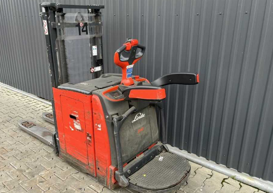 Linde D10AP - Stacker: picture 3 Linde D10AP - Stacker: picture 3