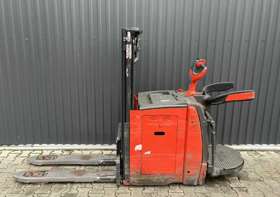 Linde D10AP - Stacker: picture 2 Linde D10AP - Stacker: picture 2