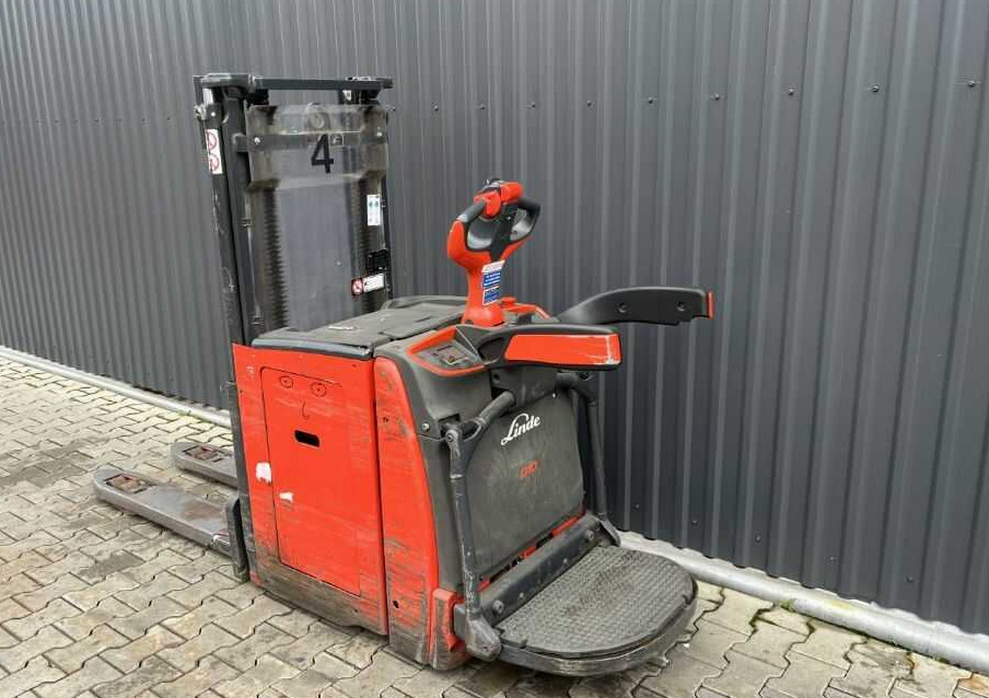 Linde D10AP - Stacker: picture 3 Linde D10AP - Stacker: picture 3