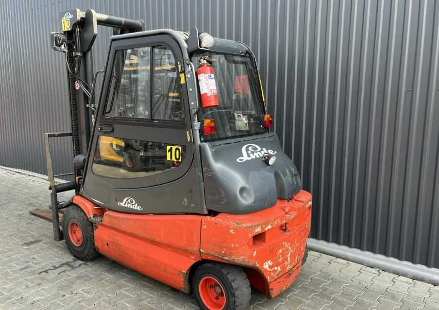 Linde E30-03 - Electric forklift: picture 3 Linde E30-03 - Electric forklift: picture 3