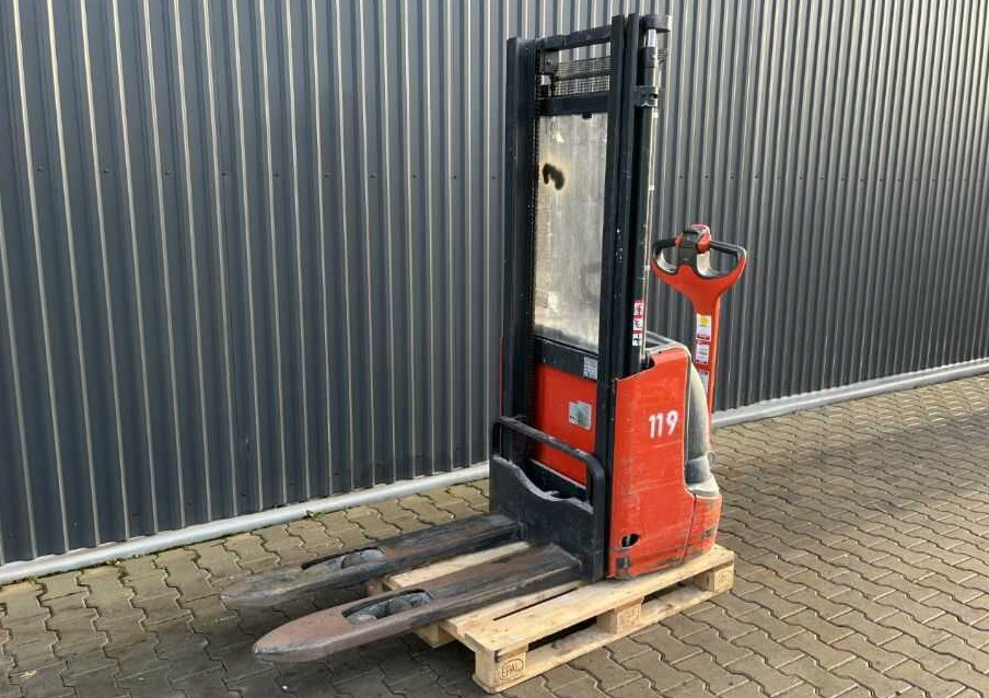 Linde L12 - Stacker: picture 2 Linde L12 - Stacker: picture 2