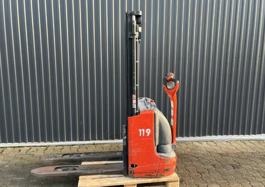 Linde L12 - Stacker: picture 4 Linde L12 - Stacker: picture 4