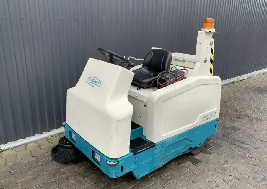 Tennant 6200 - Industrial sweeper: picture 1 Tennant 6200 - Industrial sweeper: picture 1