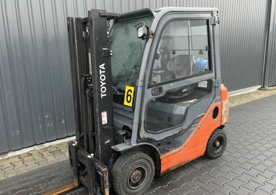 Toyota 8FGF15 - LPG forklift: picture 1 Toyota 8FGF15 - LPG forklift: picture 1