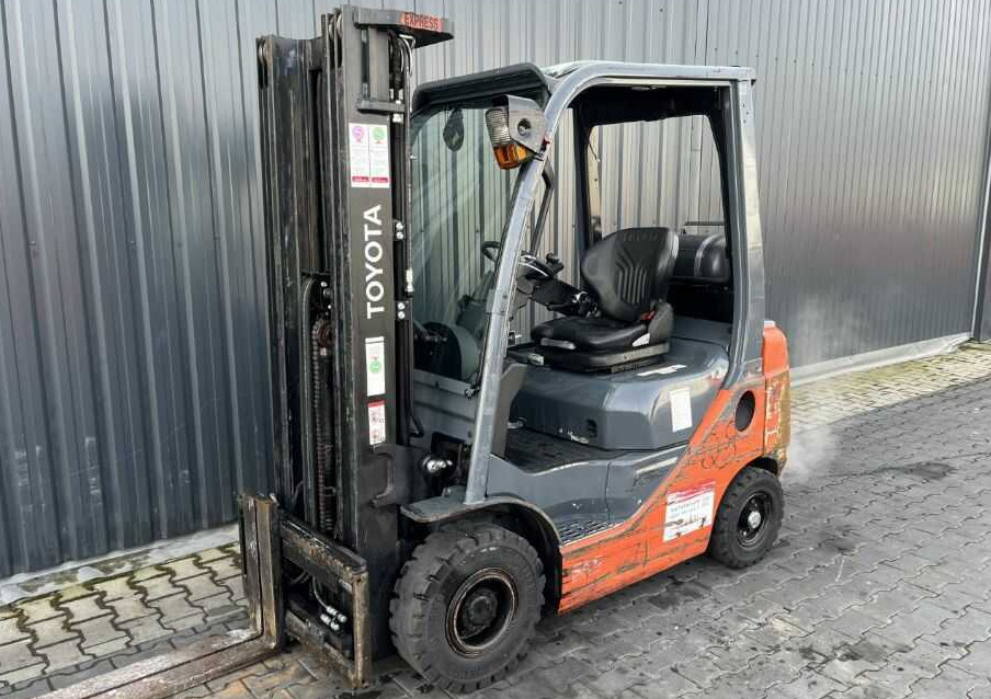 Toyota 8FGF18 - LPG forklift: picture 1 Toyota 8FGF18 - LPG forklift: picture 1