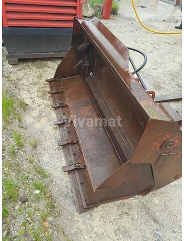 Caterpillar 908 - Bucket: picture 3 Caterpillar 908 - Bucket: picture 3