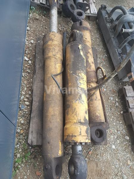 LIEBHERR A914 - Hydraulic cylinder for Construction machinery: picture 1 LIEBHERR A914 - Hydraulic cylinder for Construction machinery: picture 1