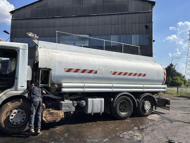 Renault 320 - Tanker truck: picture 5 Renault 320 - Tanker truck: picture 5