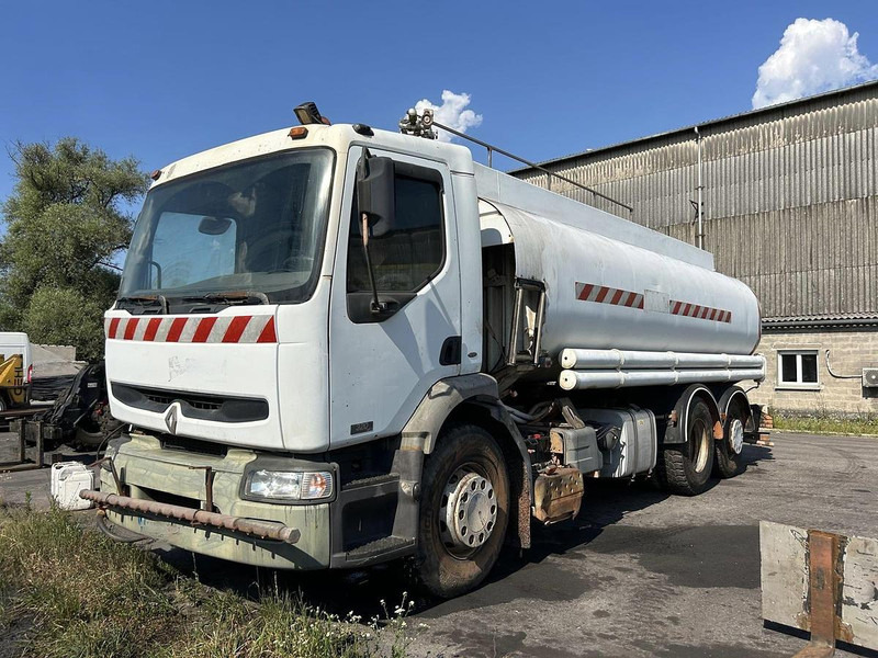 Renault 320 - Tanker truck: picture 1 Renault 320 - Tanker truck: picture 1