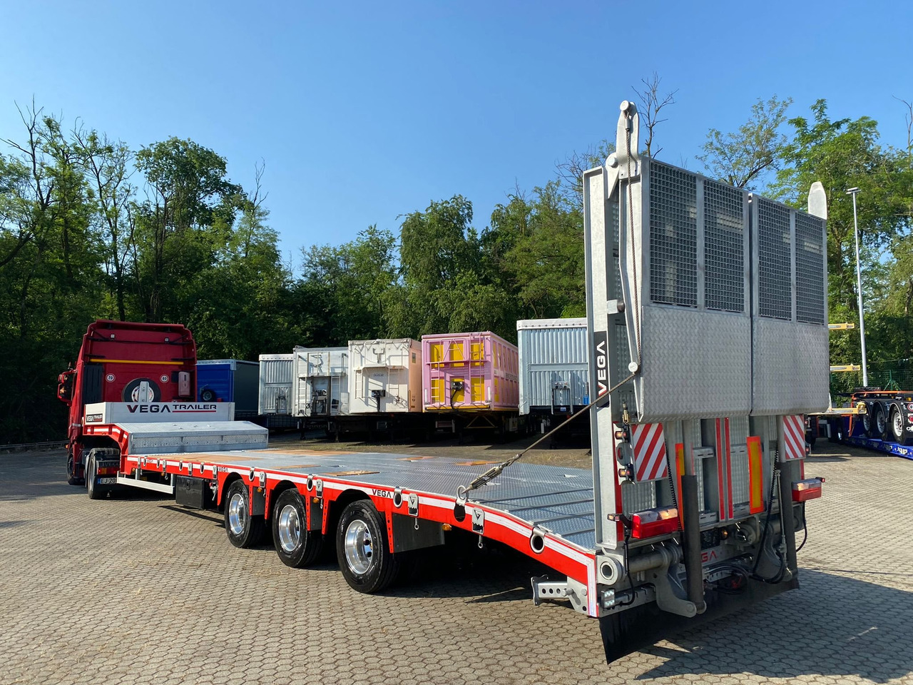 3 AXLE LOWBED (VEGA ITALIANO) - Low loader semi-trailer: picture 1 3 AXLE LOWBED (VEGA ITALIANO) - Low loader semi-trailer: picture 1