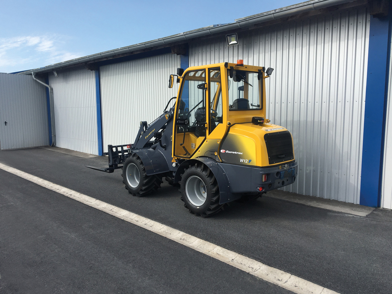 EUROTRAC W12 CMF - Compact loader: picture 2 EUROTRAC W12 CMF - Compact loader: picture 2