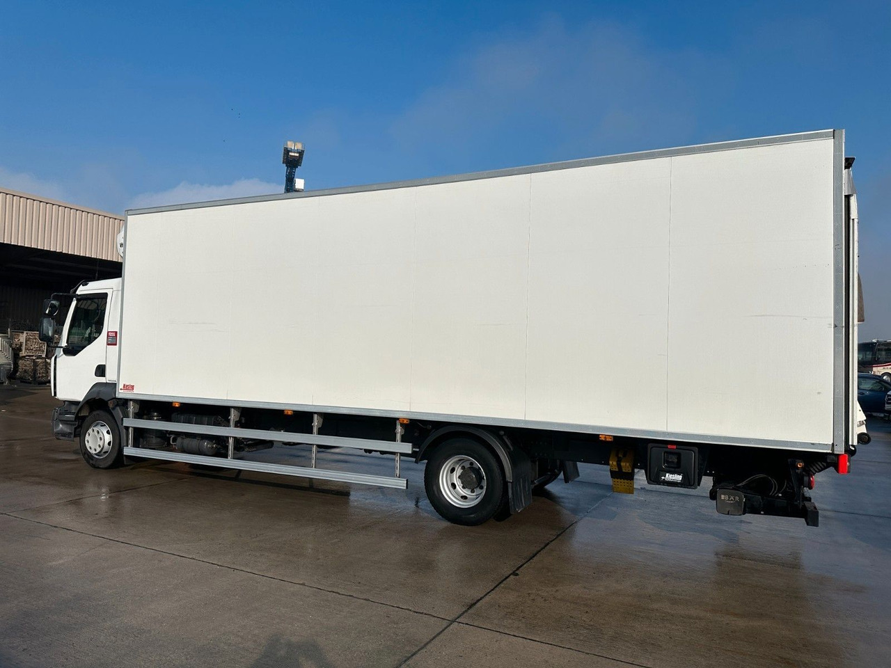 Renault D 16 280 DTI * THERMO-KING T1200R-50 SPECTRUM - Refrigerated truck: picture 5 Renault D 16 280 DTI * THERMO-KING T1200R-50 SPECTRUM - Refrigerated truck: picture 5