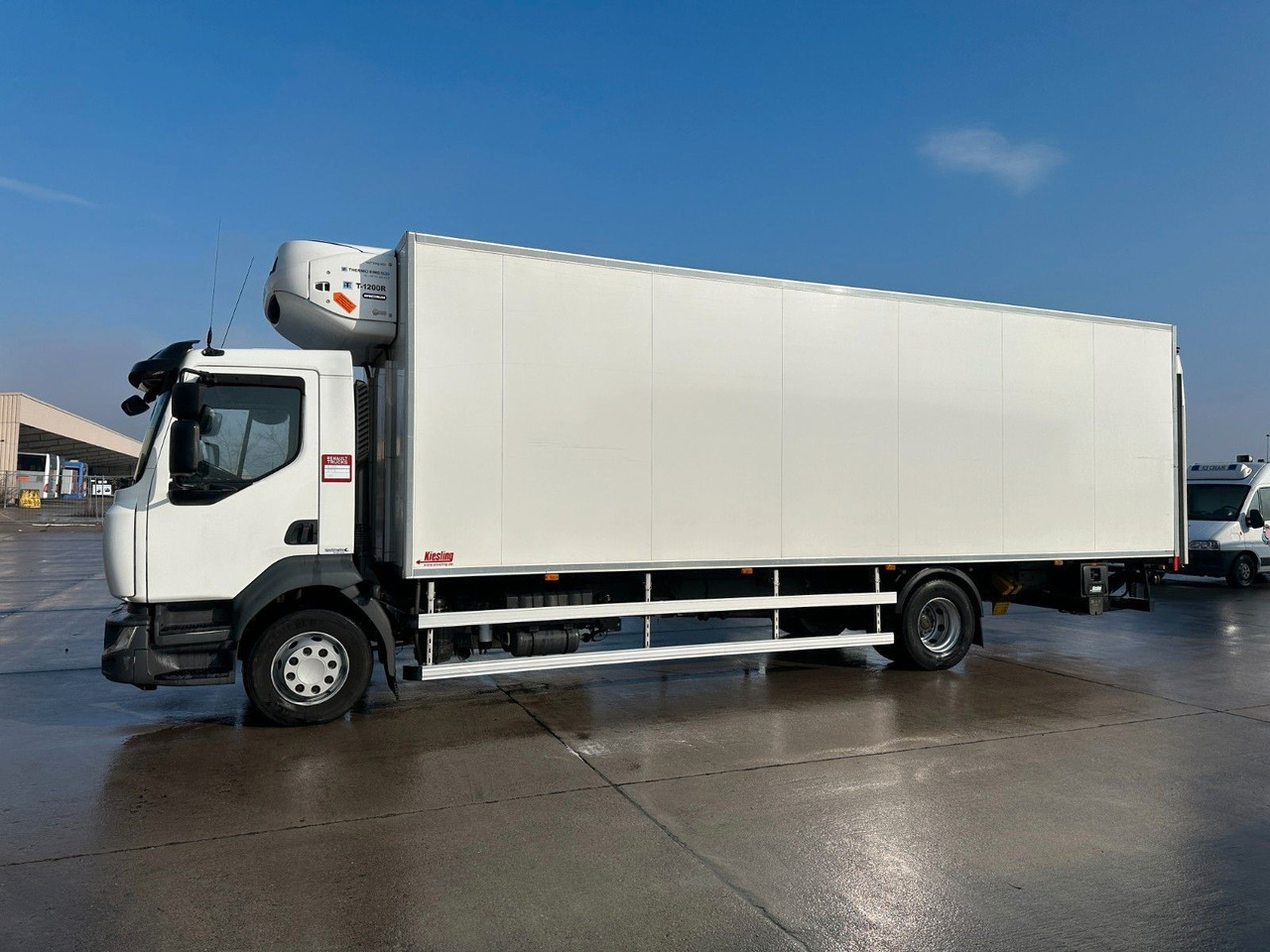 Renault D 16 280 DTI * THERMO-KING T1200R-50 SPECTRUM - Refrigerated truck: picture 3 Renault D 16 280 DTI * THERMO-KING T1200R-50 SPECTRUM - Refrigerated truck: picture 3