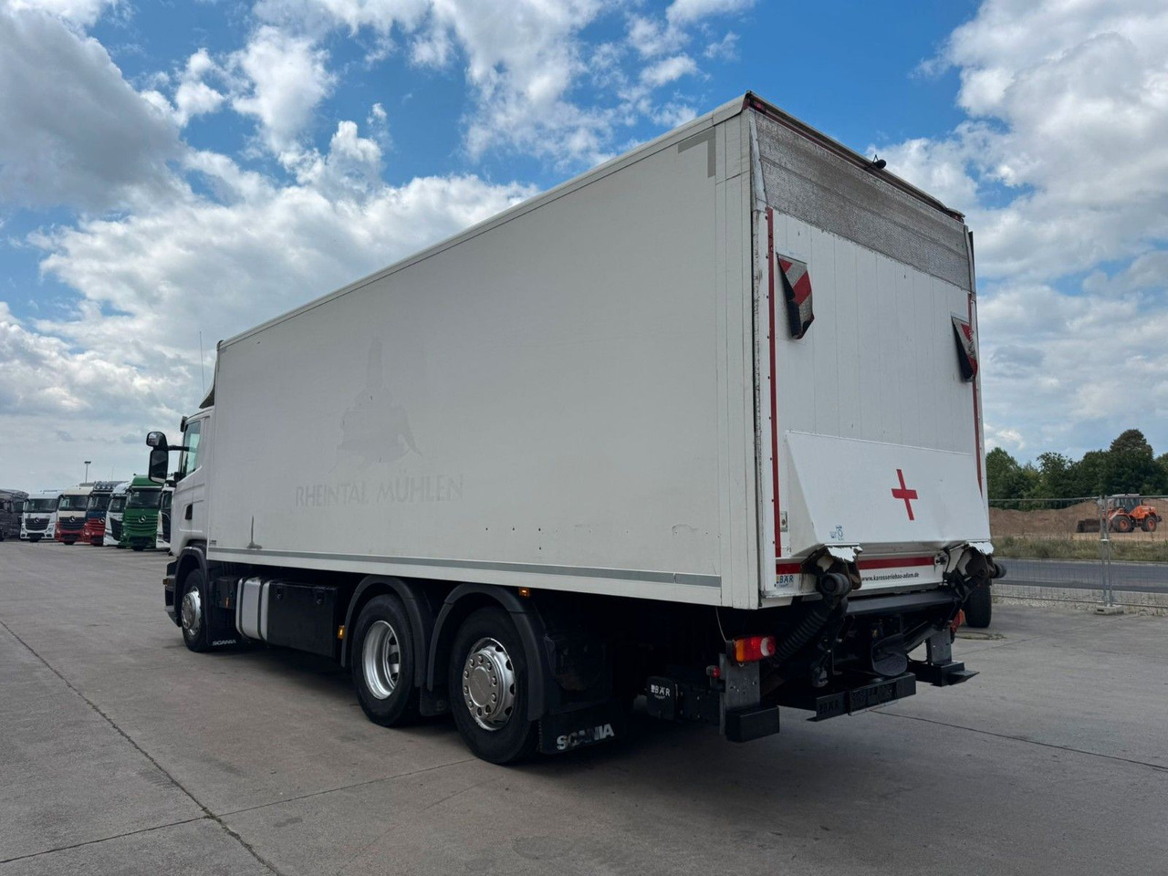 Scania P 380 * KOFFER * LBW 3 TON * LENK / LIFTACHSE * - Box truck: picture 4 Scania P 380 * KOFFER * LBW 3 TON * LENK / LIFTACHSE * - Box truck: picture 4