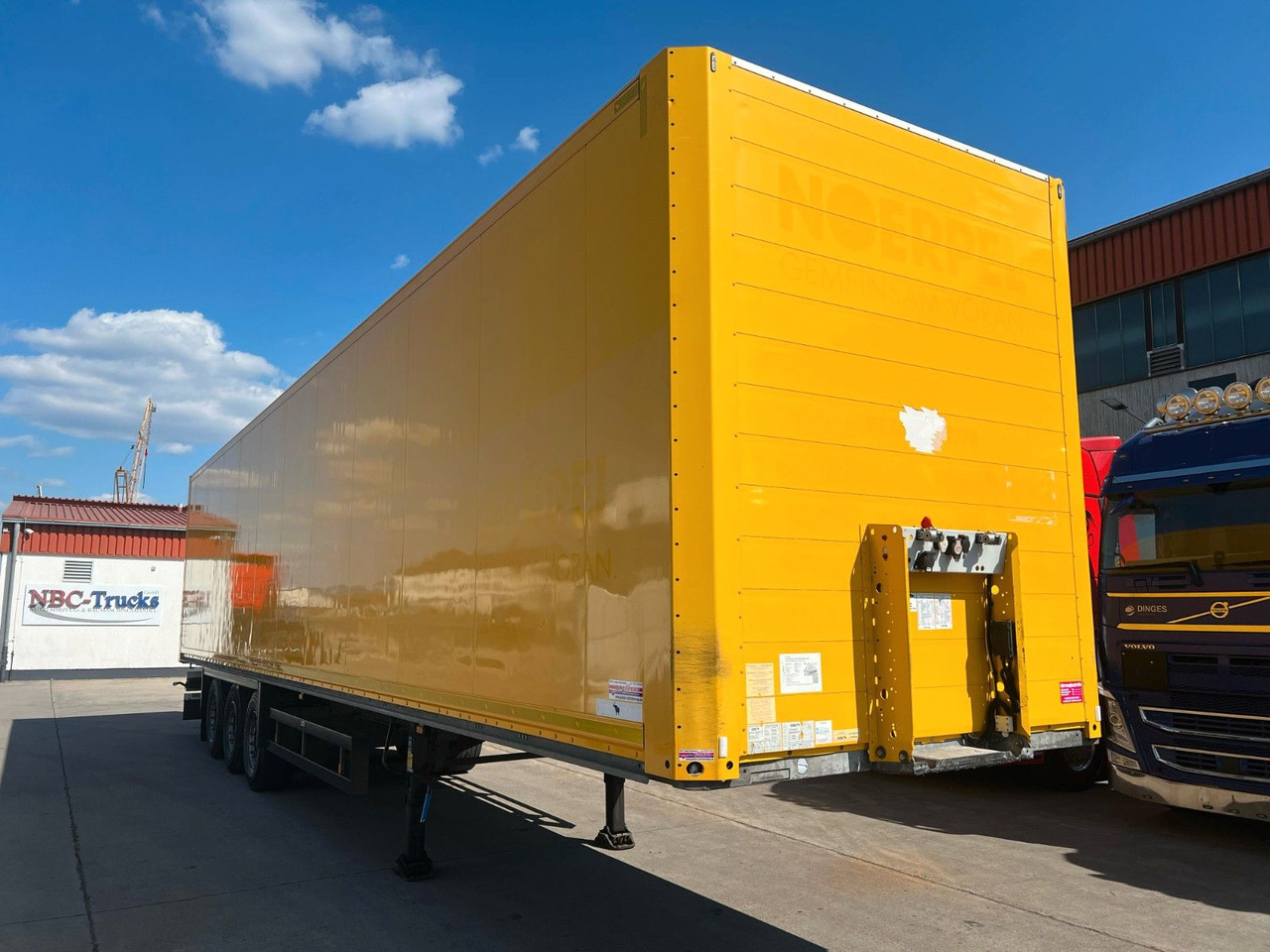 Schmitz Cargobull SCB S3B * KOFFER * SCHEIBENBREMSE * DOPPELSTOCK - Closed box semi-trailer: picture 1 Schmitz Cargobull SCB S3B * KOFFER * SCHEIBENBREMSE * DOPPELSTOCK - Closed box semi-trailer: picture 1