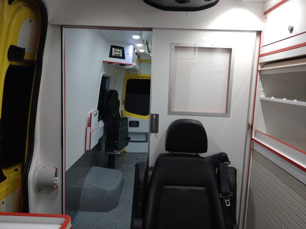 Ambulance Mercedes-Benz Sprinter ITW RTW 519  2x on Stock: picture 8