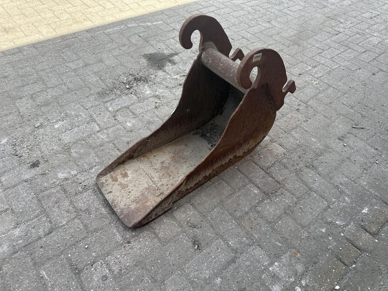 CW 10 - Bucket: picture 4 CW 10 - Bucket: picture 4