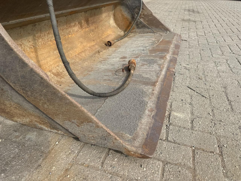 Bucket for Construction machinery KANTELBAK CW 30 - Gebruikt: picture 7 Bucket for Construction machinery KANTELBAK CW 30 - Gebruikt: picture 7