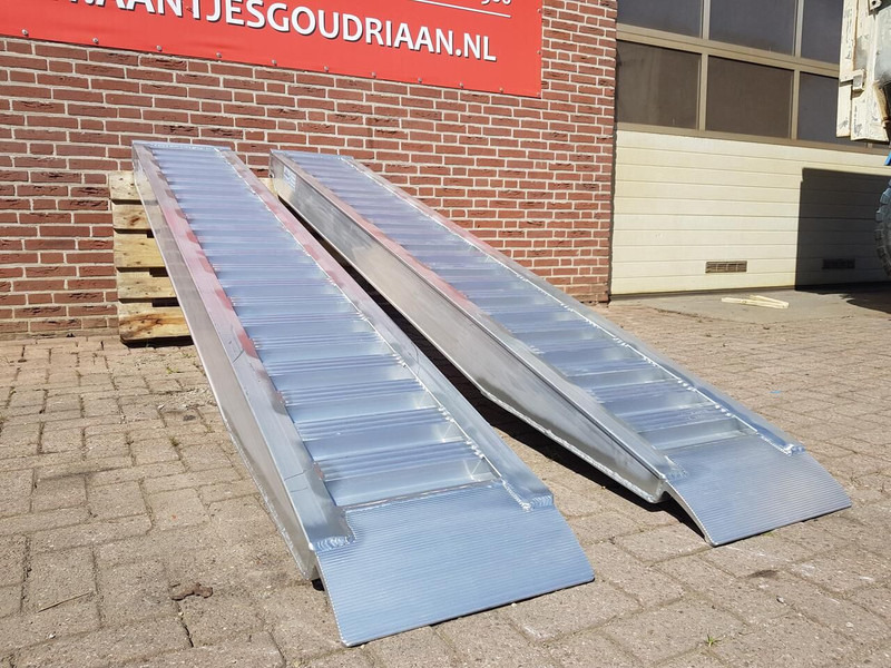 Oprijplanken 3000x450 mm - Loading ramp: picture 5 Oprijplanken 3000x450 mm - Loading ramp: picture 5