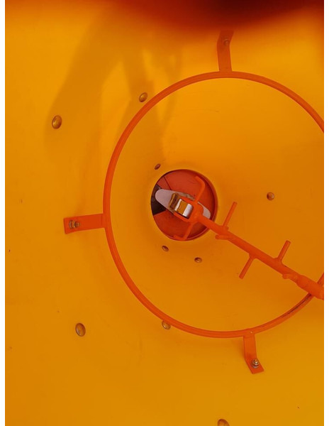 Pronar PS250M - Sand/ Salt spreader: picture 2 Pronar PS250M - Sand/ Salt spreader: picture 2