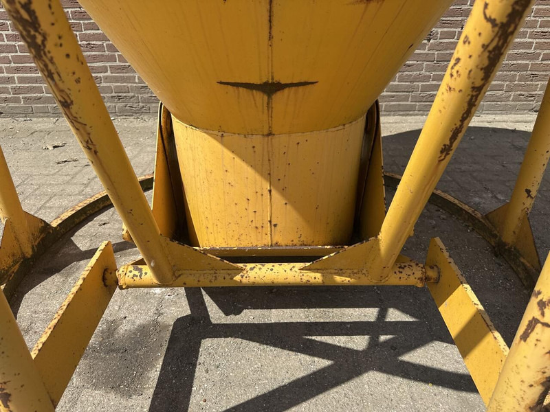 Betonstortkubel staand rond onderlosser - Gebruikt - Bucket for Construction machinery: picture 4 Betonstortkubel staand rond onderlosser - Gebruikt - Bucket for Construction machinery: picture 4
