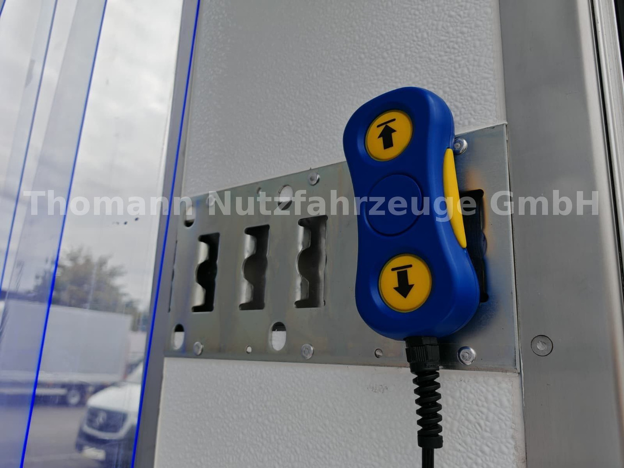 Refrigerated delivery van Mercedes-Benz Sprinter 319 CDI Kühlkoffer Xarios 300 LBW: picture 28