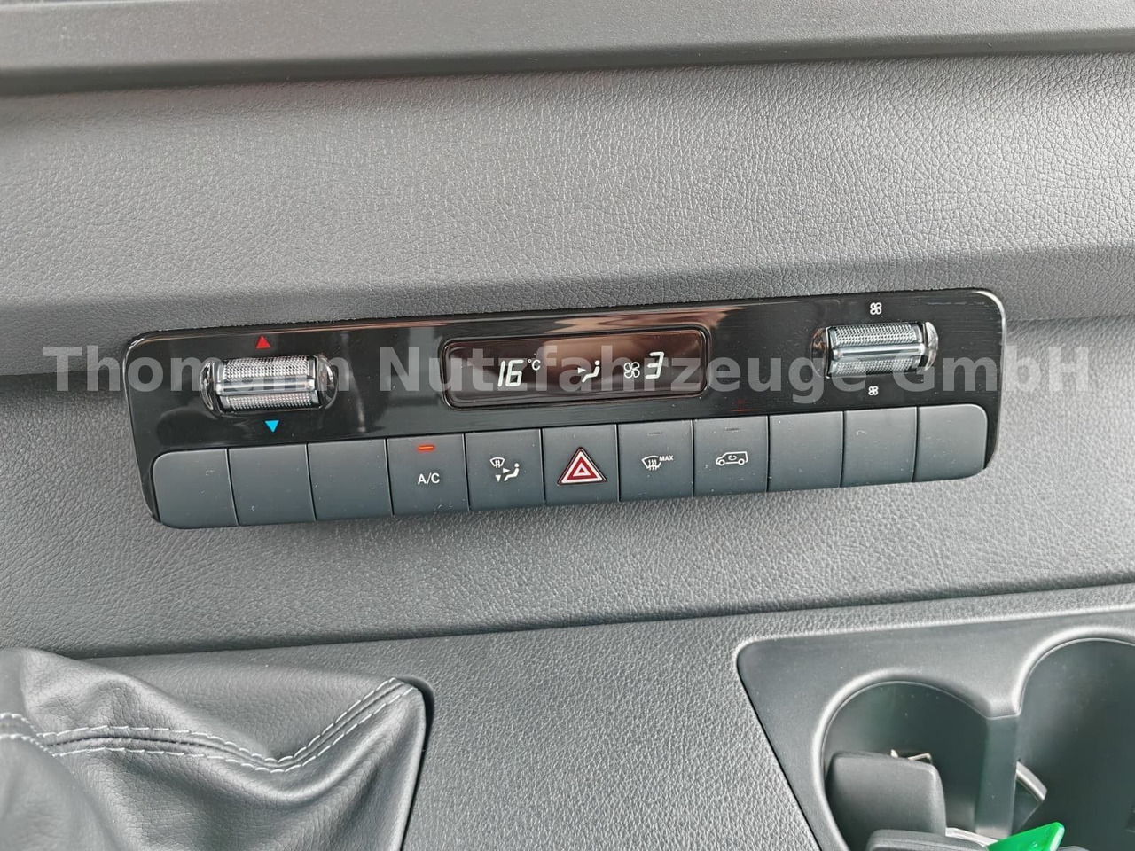 Refrigerated delivery van Mercedes-Benz Sprinter 319 CDI Kühlkoffer Xarios 300 LBW: picture 22