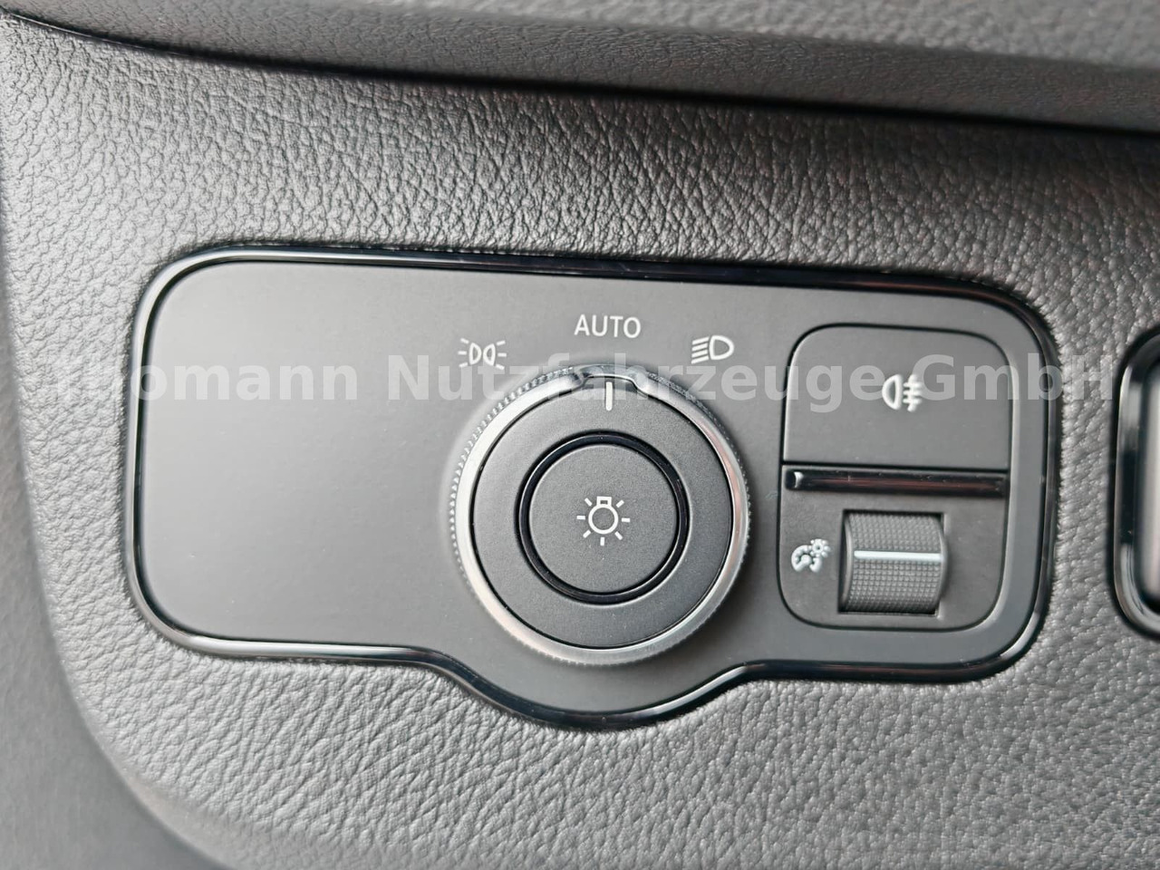 Refrigerated delivery van Mercedes-Benz Sprinter 319 CDI Kühlkoffer Xarios 300 LBW: picture 25