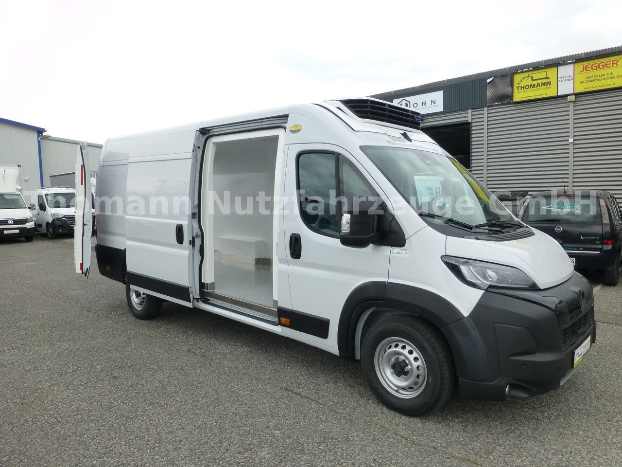 Peugeot Boxer Kühlkastenwagen Carrier Xarios 300 GH Navi - Refrigerated delivery van: picture 1 Peugeot Boxer Kühlkastenwagen Carrier Xarios 300 GH Navi - Refrigerated delivery van: picture 1