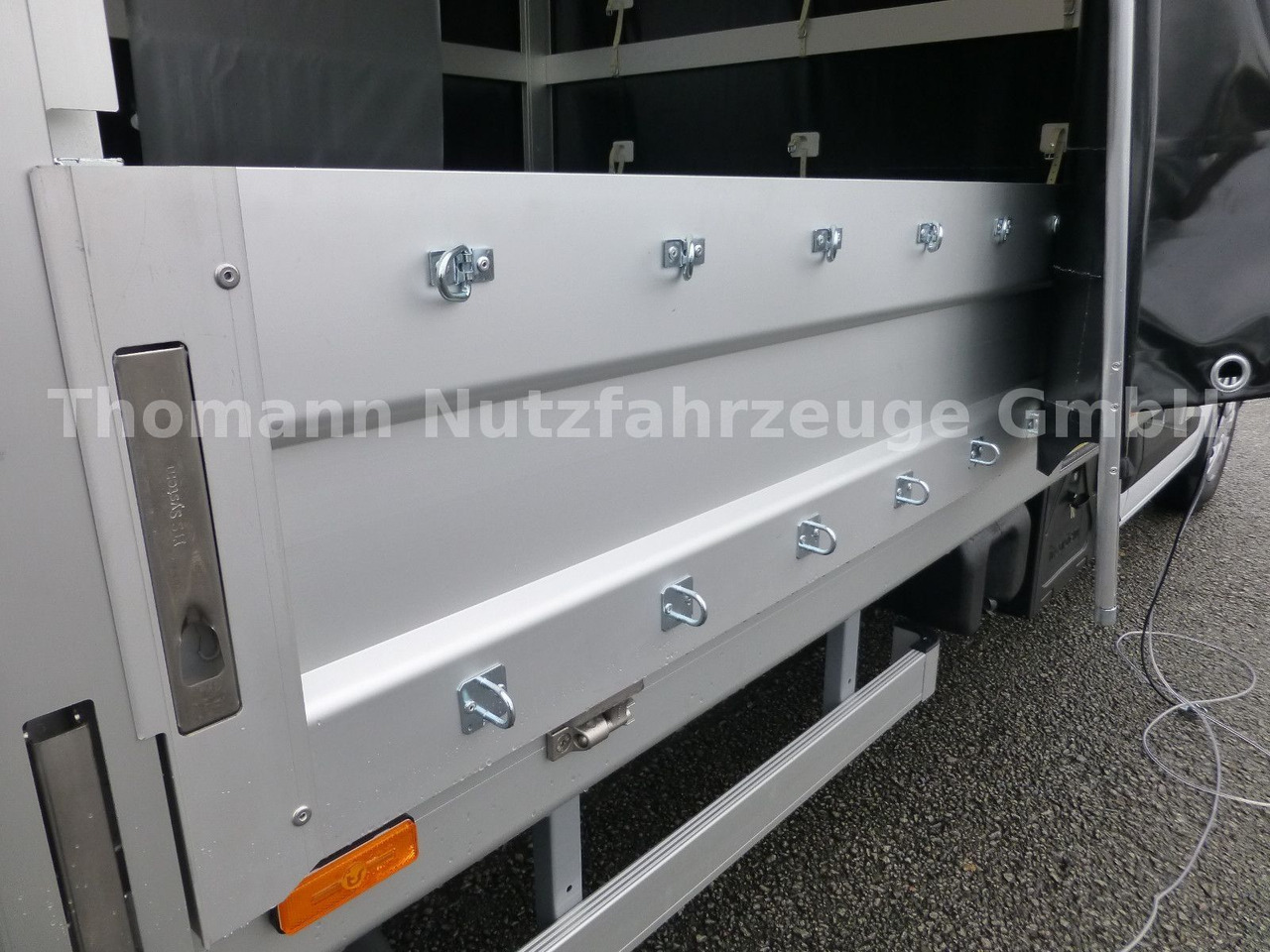 Curtain side van Renault NEW Master Pritsche Plane Schlafkabine: picture 21 Curtain side van Renault NEW Master Pritsche Plane Schlafkabine: picture 21