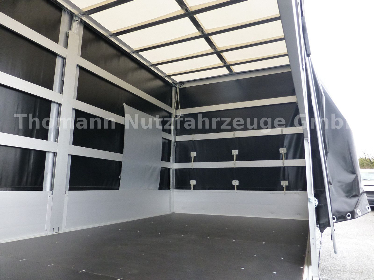 Curtain side van Renault NEW Master Pritsche Plane Schlafkabine: picture 9 Curtain side van Renault NEW Master Pritsche Plane Schlafkabine: picture 9