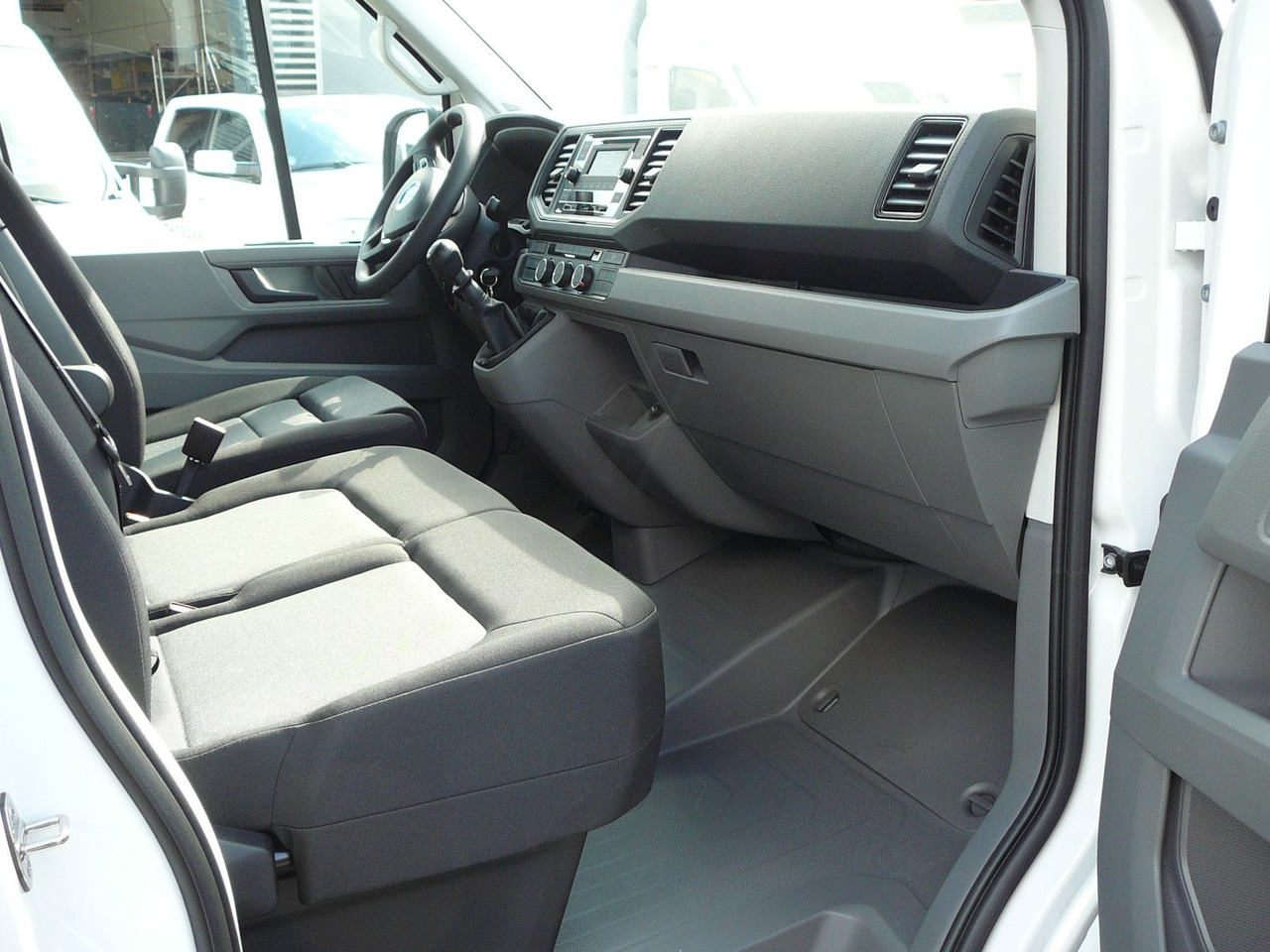 Refrigerated delivery van Volkswagen Crafter 177 PS Kühlkoffer LBW Xarios 300: picture 14 Refrigerated delivery van Volkswagen Crafter 177 PS Kühlkoffer LBW Xarios 300: picture 14