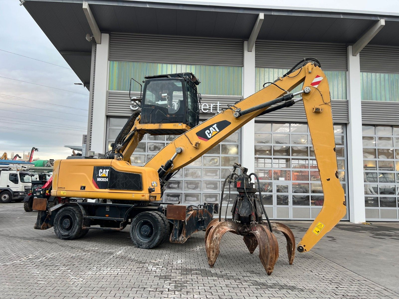 CAT MH3024 / MH 3024 / Greifer / 2018 / 10.735h - Wheel excavator: picture 2 CAT MH3024 / MH 3024 / Greifer / 2018 / 10.735h - Wheel excavator: picture 2