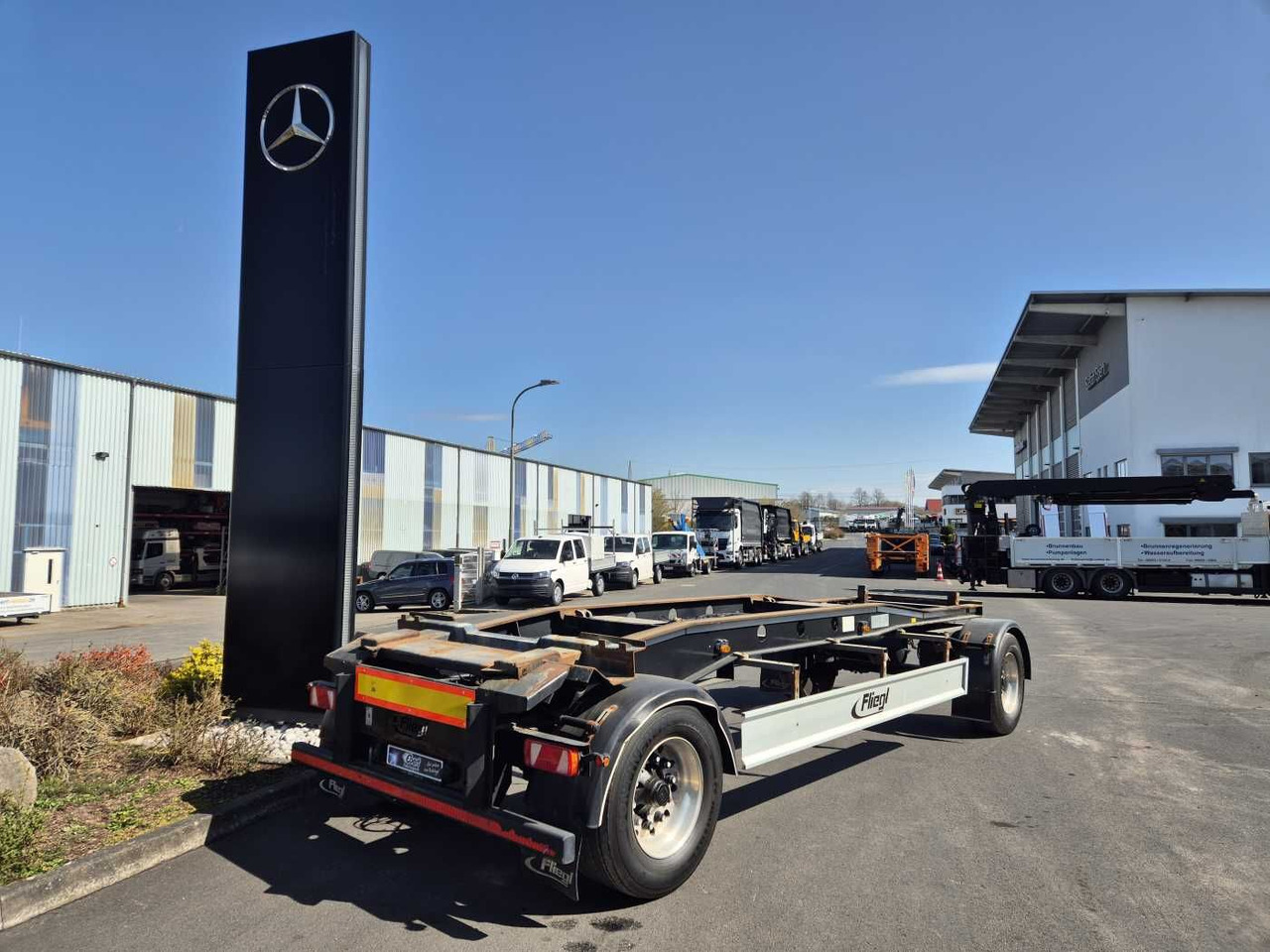 Fliegl ZPS180 Abroll-Container Tropper Pellet-Silo 22m³ Fliegl ZPS180 Abroll-Container Tropper Pellet-Silo 22m³ - Roll-off/ Skip trailer: picture 1 Fliegl ZPS180 Abroll-Container Tropper Pellet-Silo 22m³ Fliegl ZPS180 Abroll-Container Tropper Pellet-Silo 22m³ - Roll-off/ Skip trailer: picture 1