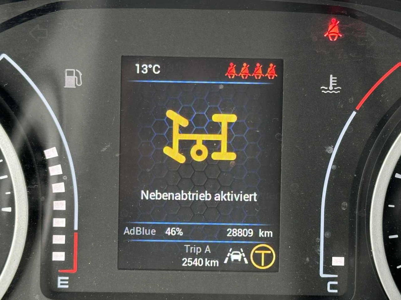 Tipper van Iveco 70C18H 3-S.Kipper *R.3750mm*7Sitze*AHK*: picture 15 Tipper van Iveco 70C18H 3-S.Kipper *R.3750mm*7Sitze*AHK*: picture 15