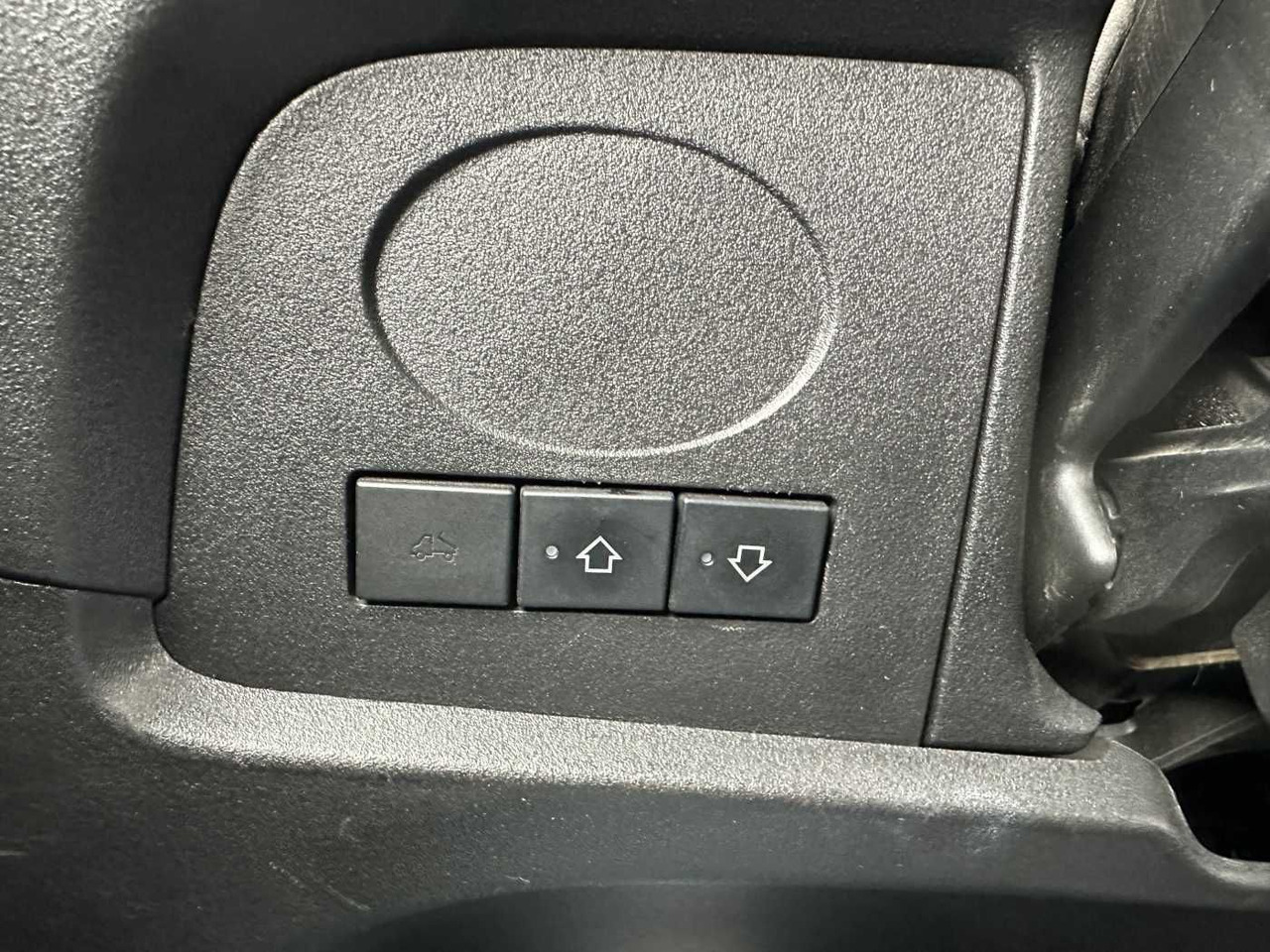 Tipper van Iveco 70C18H 3-S.Kipper *R.3750mm*7Sitze*AHK*: picture 14 Tipper van Iveco 70C18H 3-S.Kipper *R.3750mm*7Sitze*AHK*: picture 14