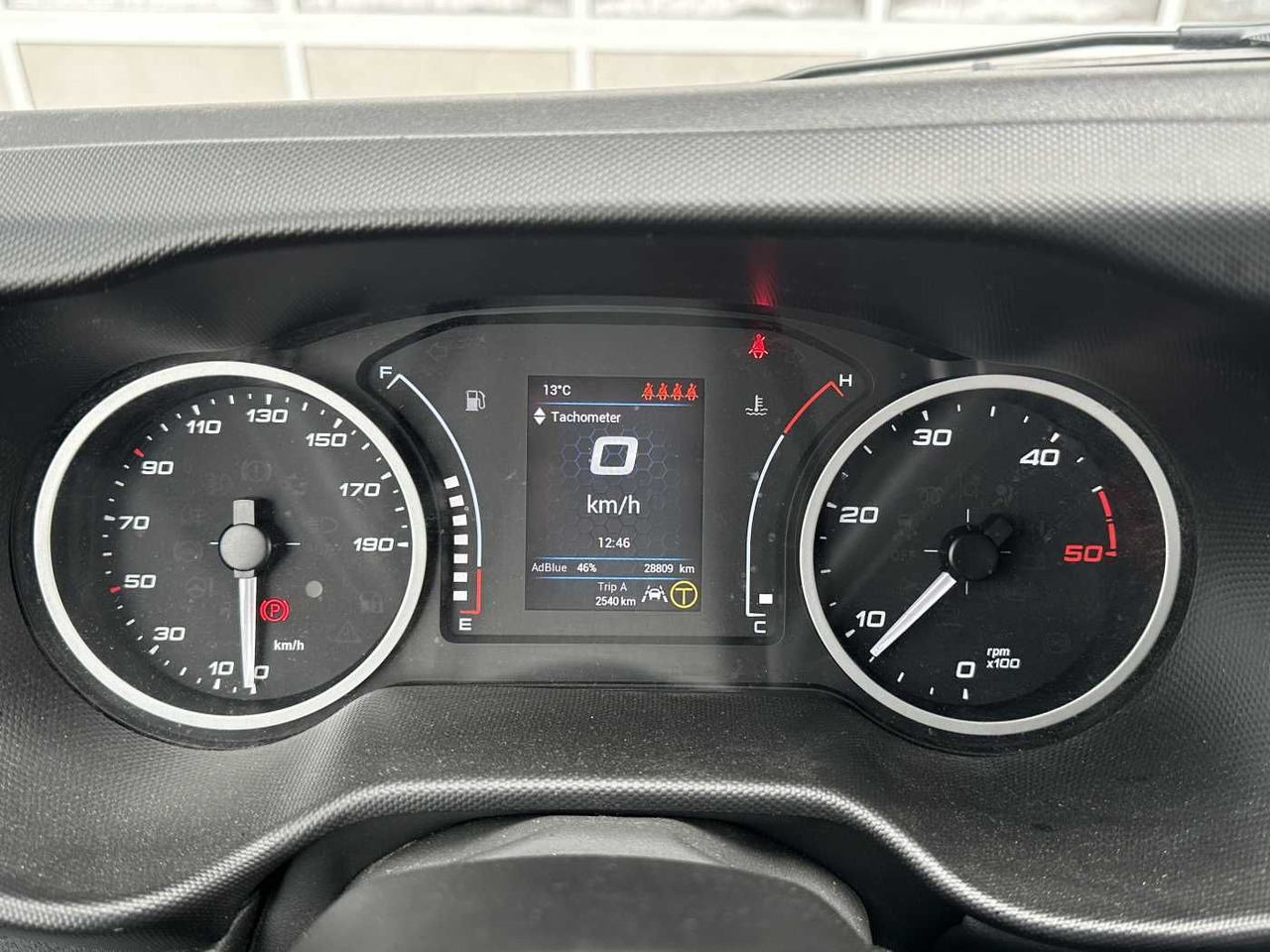 Tipper van Iveco 70C18H 3-S.Kipper *R.3750mm*7Sitze*AHK*: picture 11 Tipper van Iveco 70C18H 3-S.Kipper *R.3750mm*7Sitze*AHK*: picture 11