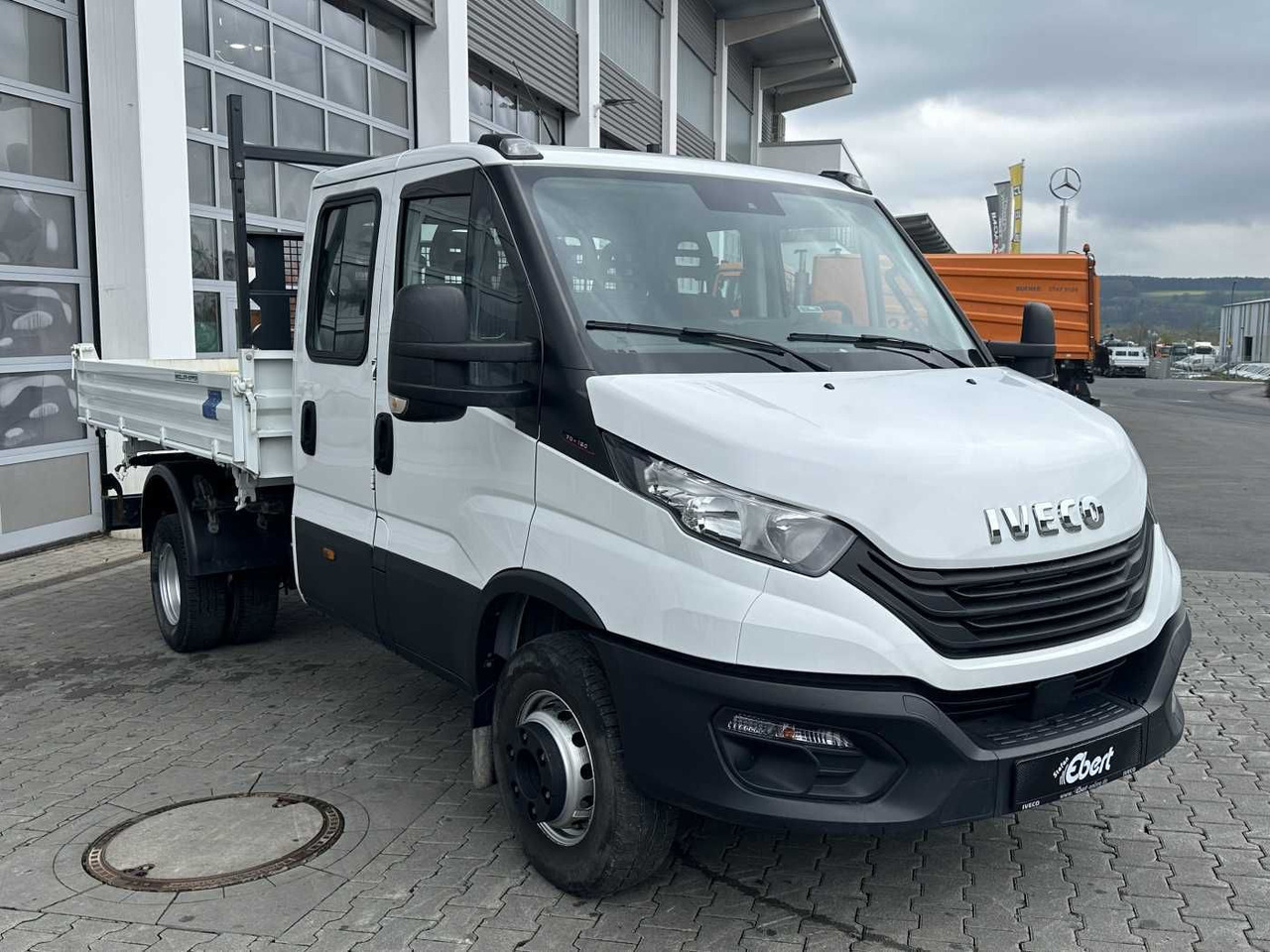 Tipper van Iveco 70C18H 3-S.Kipper *R.3750mm*7Sitze*AHK*: picture 7 Tipper van Iveco 70C18H 3-S.Kipper *R.3750mm*7Sitze*AHK*: picture 7