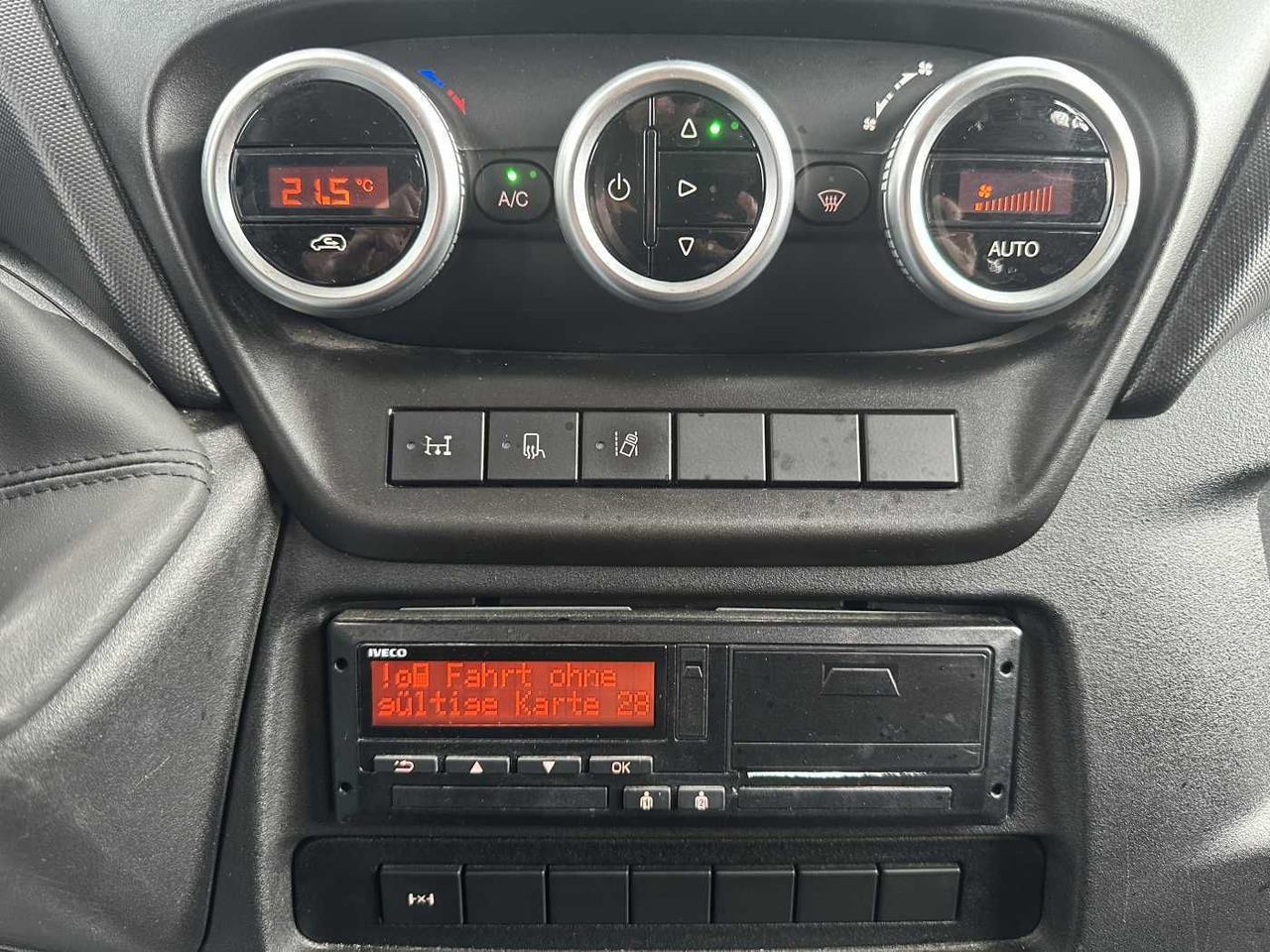 Tipper van Iveco 70C18H 3-S.Kipper *R.3750mm*7Sitze*AHK*: picture 13 Tipper van Iveco 70C18H 3-S.Kipper *R.3750mm*7Sitze*AHK*: picture 13