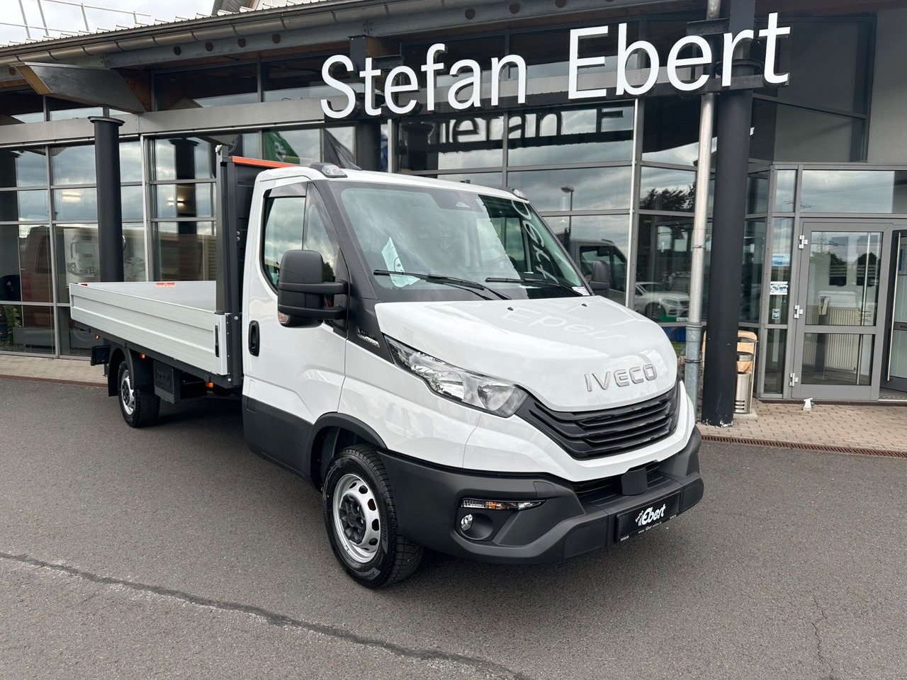 Iveco Daily 35S16 A8 *R.4100 mm*AHK*Kamera* 3x - Open body delivery van: picture 1 Iveco Daily 35S16 A8 *R.4100 mm*AHK*Kamera* 3x - Open body delivery van: picture 1
