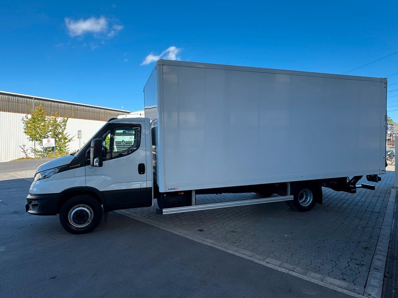 Iveco Daily 70C18 A8 *Koffer*LBW*Automatik* - Closed box van: picture 4 Iveco Daily 70C18 A8 *Koffer*LBW*Automatik* - Closed box van: picture 4