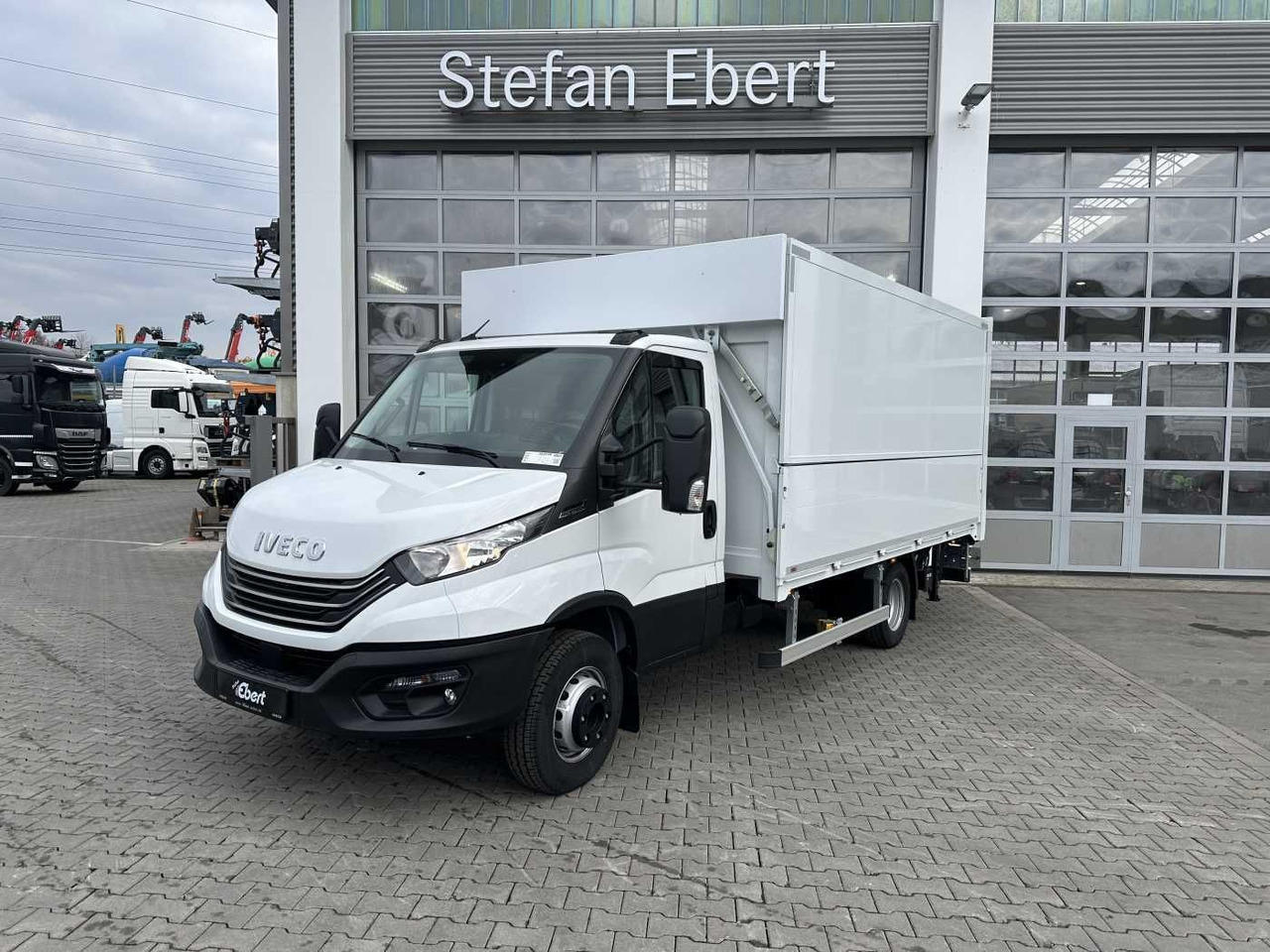 Iveco Daily 70C18 HA8 *LBW*Schwenkwandkoffer* - Closed box van: picture 1 Iveco Daily 70C18 HA8 *LBW*Schwenkwandkoffer* - Closed box van: picture 1
