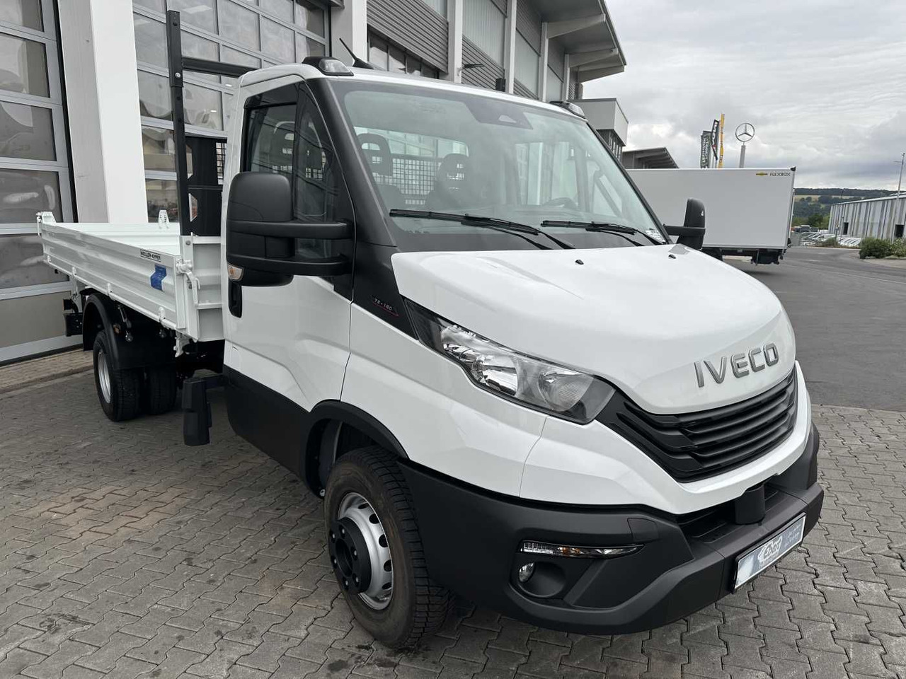 Iveco Daily 70C18H 3-S.-Kipper *R3.750mm*2xAHK* 4x - Tipper van: picture 3 Iveco Daily 70C18H 3-S.-Kipper *R3.750mm*2xAHK* 4x - Tipper van: picture 3