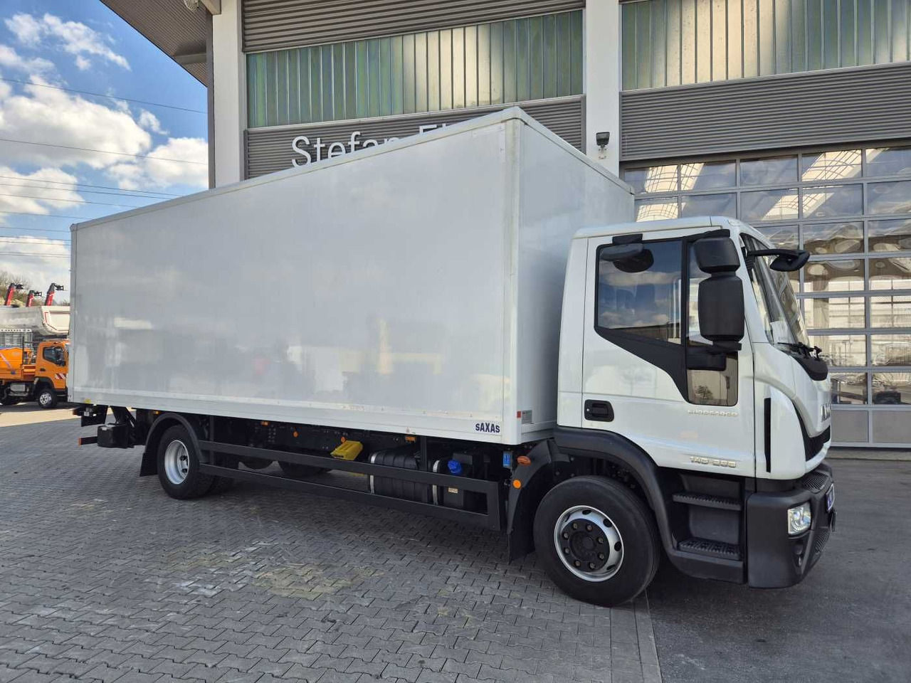 Iveco Eurocargo ML140E28/P 4x2 *LBW*AHK*Klima / 3x - Box truck: picture 2 Iveco Eurocargo ML140E28/P 4x2 *LBW*AHK*Klima / 3x - Box truck: picture 2