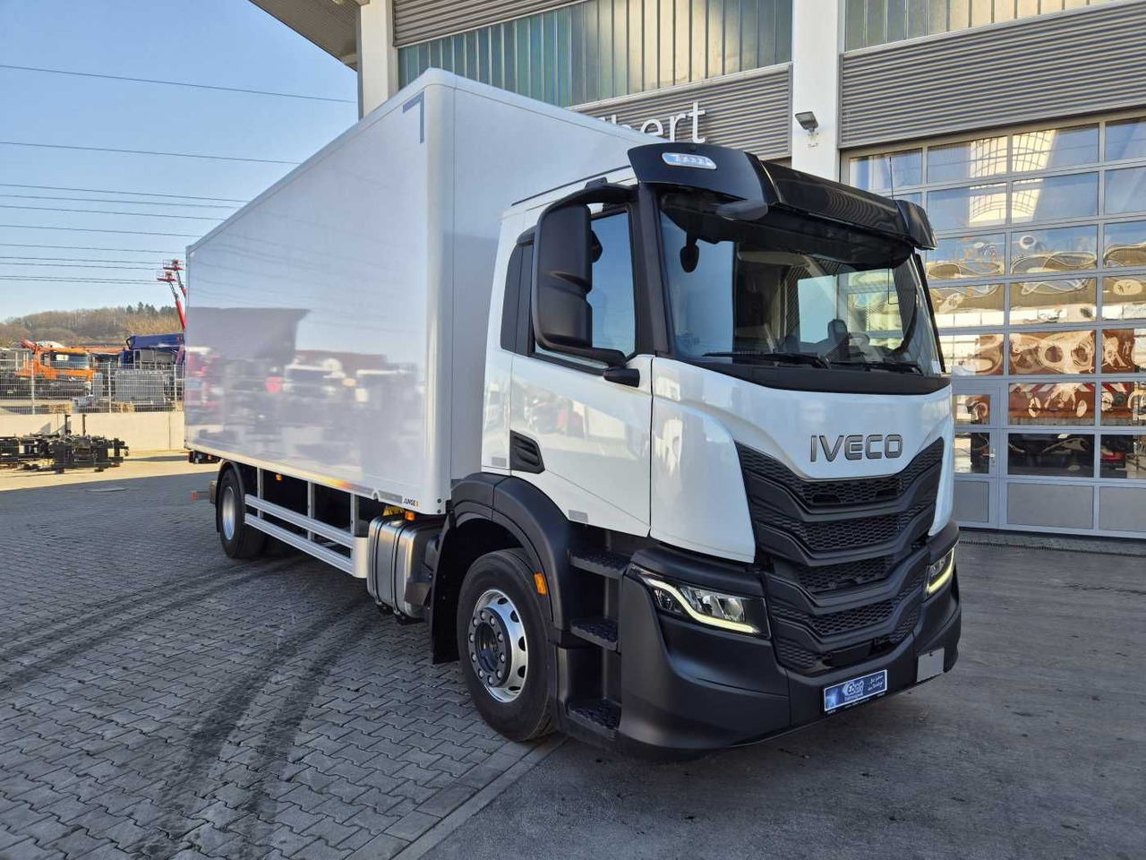 Iveco S-Way AD190S40/P Junge AHK LBW 2.000kg - Box truck: picture 2 Iveco S-Way AD190S40/P Junge AHK LBW 2.000kg - Box truck: picture 2